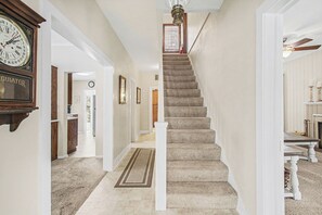 Interior - Retreat with fire pit, walking distance to beach (Douglas)