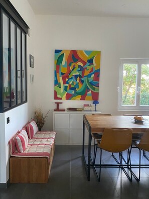 Dining - La Maison des 9 Ecluses - Swimming pool & cathedral view (Béziers)