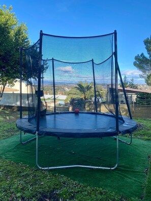 Property grounds - La Maison des 9 Ecluses - Swimming pool & cathedral view (Béziers)