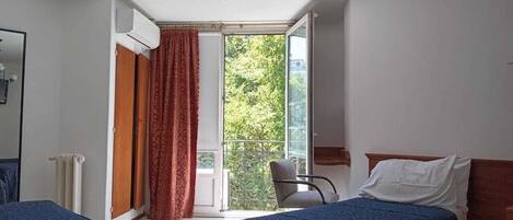 Firemannsrom, balkong, byutsikt | Wi-fi (inkludert)