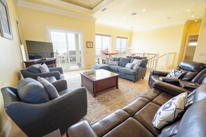 Smart TV - Double The Savings!!!! Large home with private pool, hot tub (Eastpoint)