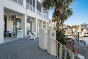 Property grounds - The Driftwood: Coastal Apartment with Private Balcony & Pool! (Southport)