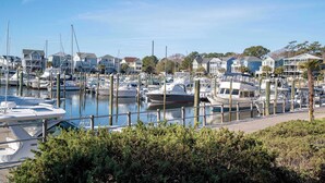 A marina with multiple boats docked, surrounded by residential buildings. - The Driftwood: Efficiency Suite in St. James with Pool! (Southport)