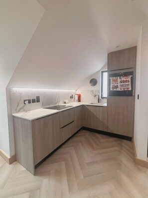 Private kitchen - Modern Brandesburton Studio Near Beverley, Hornsea & the Coast (Brandesburton)