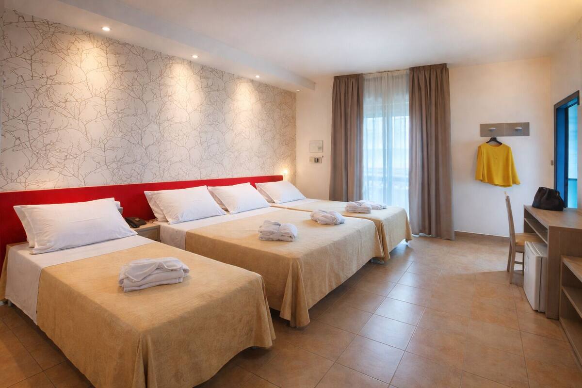 In-room safe, desk, free WiFi, wheelchair access