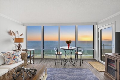 Beachfront Condo/ Pool/ Surfing/ Fishing / EW 1101