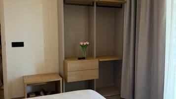 Silitysrauta/-lauta, Wi-Fi, vuodevaatteet