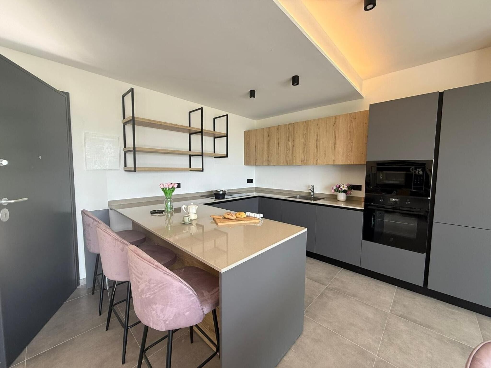 Kylskåp, mikrovågsugn, ugn och spishäll