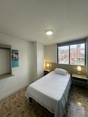 Standard Single Room, City View | Free WiFi - Hotel California Blue (Manizales)