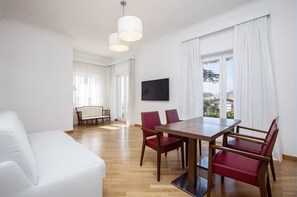 Living area - Hydrangea- 2-bedroom apartment with sofa bed (Massa Lubrense)