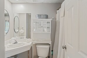 Hair dryer, towels - 2BR Gatlinburg condo, walk to the strip! (Gatlinburg)