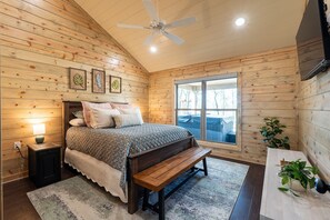 3 habitaciones, tabla de planchar con plancha y cuna de viaje 