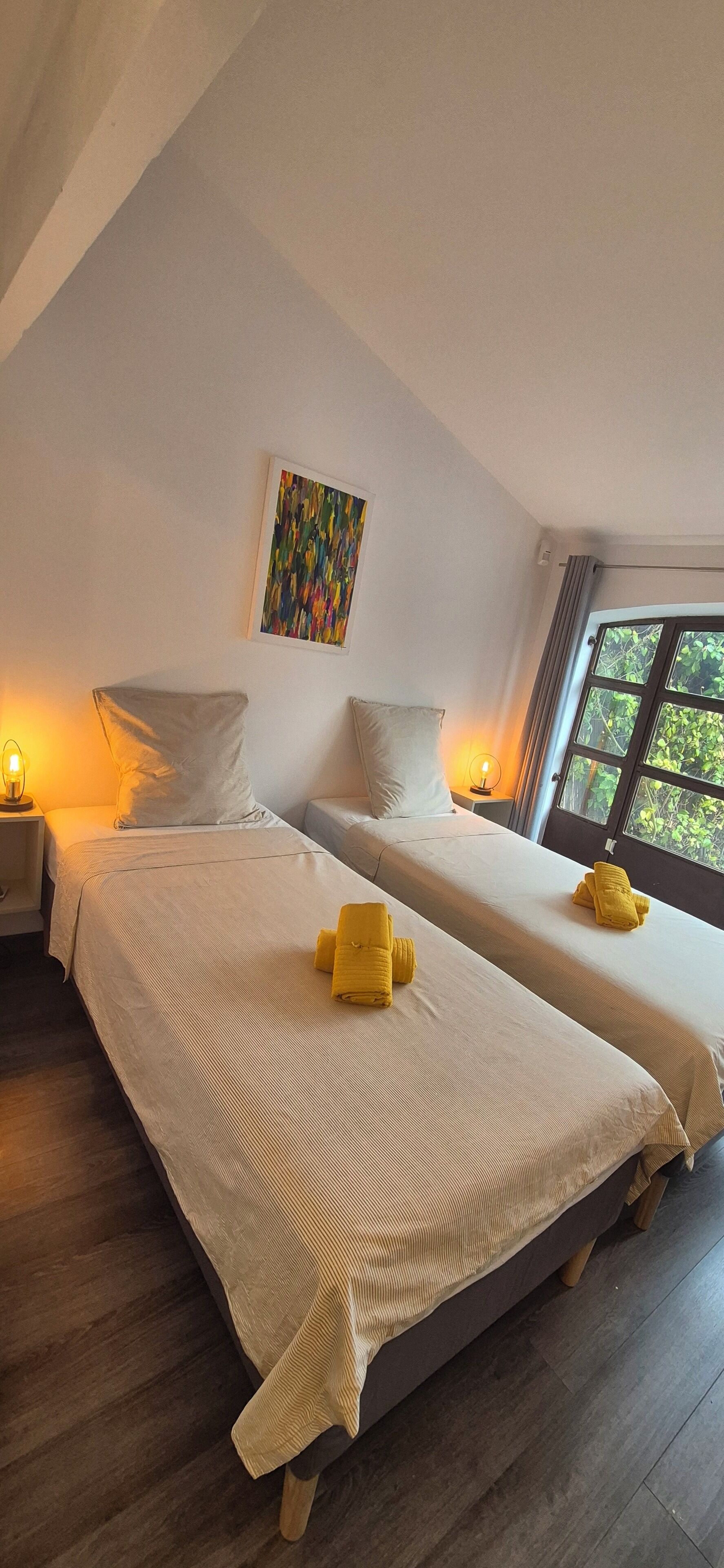 Iron/ironing board, WiFi, bed sheets