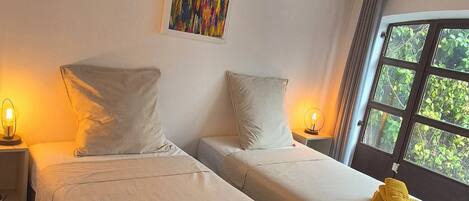 Iron/ironing board, WiFi, bed sheets