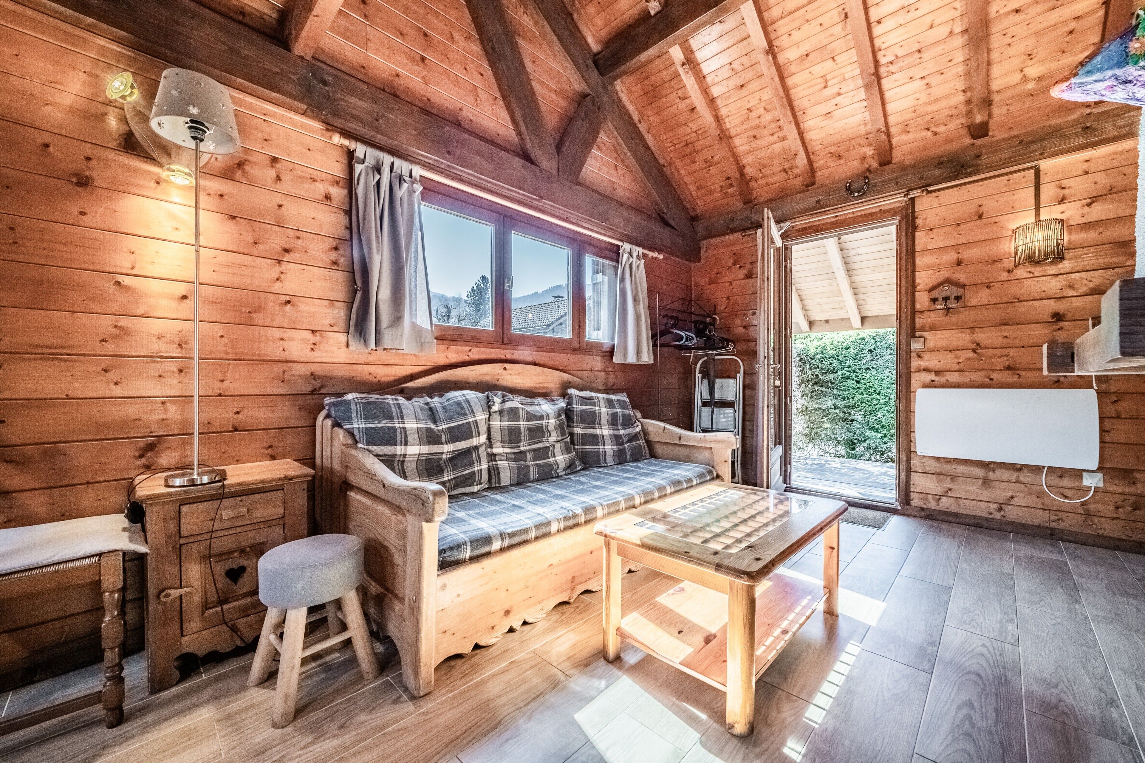 TV, tavolo da ping pong