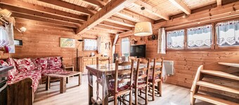 Chalet “6p - Le Refuge Des Lhottis” with Mountain View, Private Terrace & Wi-Fi