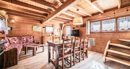 Chalet “6p - Le Refuge Des Lhottis” with Mountain View, Private Terrace & Wi-Fi