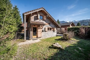 Exterior - Chalet “6p Comfort – Le Mouflon” with Mountain View, Shared Terrace & Wi-Fi (Verchaix)