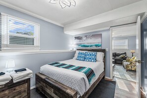 6 bedrooms, desk, iron/ironing board, free WiFi