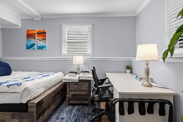 Desk, iron/ironing board, free WiFi, bed sheets - Modern Family Gateway 2-connected duplexes by YDSH GuestMind! Guests enjoy full private access, easy self check in, and dedicated parking. (Olathe)