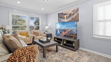 Smart-TV, peis og kontorer