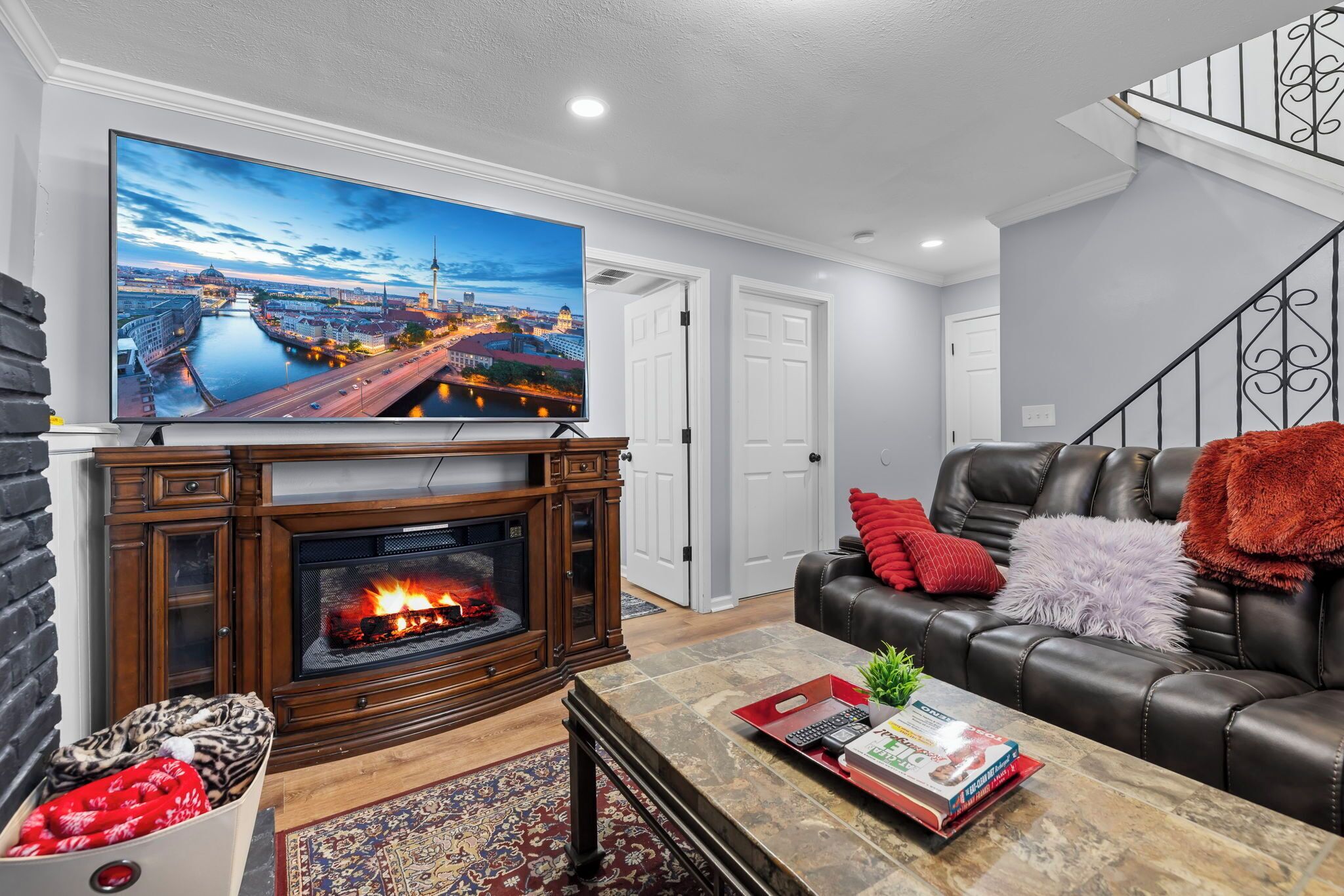 TV connectée, cheminée, espaces bureaux