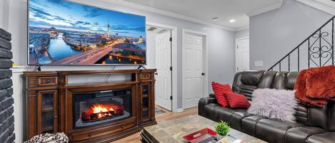 TV connectée, cheminée, espaces bureaux