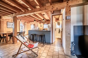 Interior - Chalet "6p - Le Casse Noisette" with Shared Terrace and Wi-Fi (Verchaix)