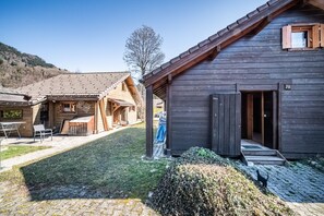 Exterior - Chalet “6p Comfort - Le Morlay” with Mountain View, Shared Terrace and Wi-Fi (Verchaix)