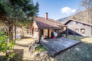 Exterior - Chalet '7p Comfort - Le Refuge' with Mountain View, Private Terrace and Wi-Fi (Verchaix)
