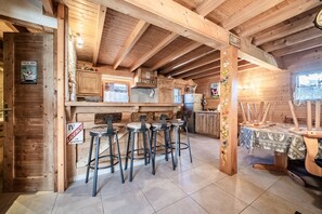 Dining - Chalet “6p Comfort – Le Bouvreuil” with Mountain View, Private Terrace & Wi-Fi (Verchaix)