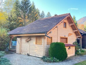 Exterior - Chalet “6p Comfort - Le Chevreuil”: Mountain View, Private Terrace & Wi-Fi (Verchaix)