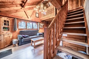 Fireplace, ping pong - Chalet “6p Comfort - L’ours Blanc”: Mountain View, Private Garden & Wi-Fi (Verchaix)
