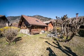 Exterior - Chalet “6p Classic-Les Ajoncs D'or” with Mountain View, Private Terrace, and Wi-Fi (Verchaix)