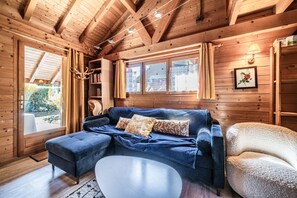 Ping pong - Chalet “6p Classic - Les Gentianes” with Mountain View, Private Terrace & Wi-Fi (Verchaix)