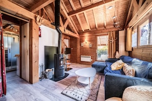 Ping pong - Chalet “6p Classic - Les Gentianes” with Mountain View, Private Terrace & Wi-Fi (Verchaix)