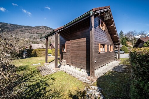 Chalet “4p Simple - La Gélinotte”: Mountain View, Private Terrace & Wi-Fi