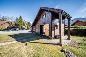 Exterior - Chalet “4p Simple - La Gélinotte”: Mountain View, Private Terrace & Wi-Fi (Verchaix)