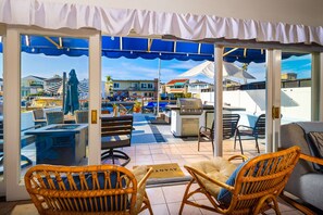 Outdoor dining - Waterfront W/Jacuzzi, Deck, Walk To Beach & Restaurants! (Newport Beach)