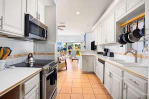 Fridge, microwave, oven, stovetop - Waterfront W/Jacuzzi, Deck, Walk To Beach & Restaurants! (Newport Beach)