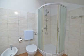 Bathroom - Rovenska House / Antony A2 (Veli Lošinj)