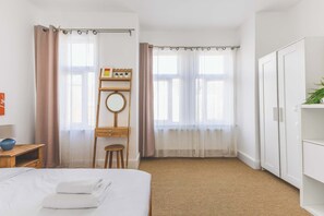 Iron/ironing board, Internet, bed sheets - Charming 2BDR Home 25mins to Central London (Greater London)
