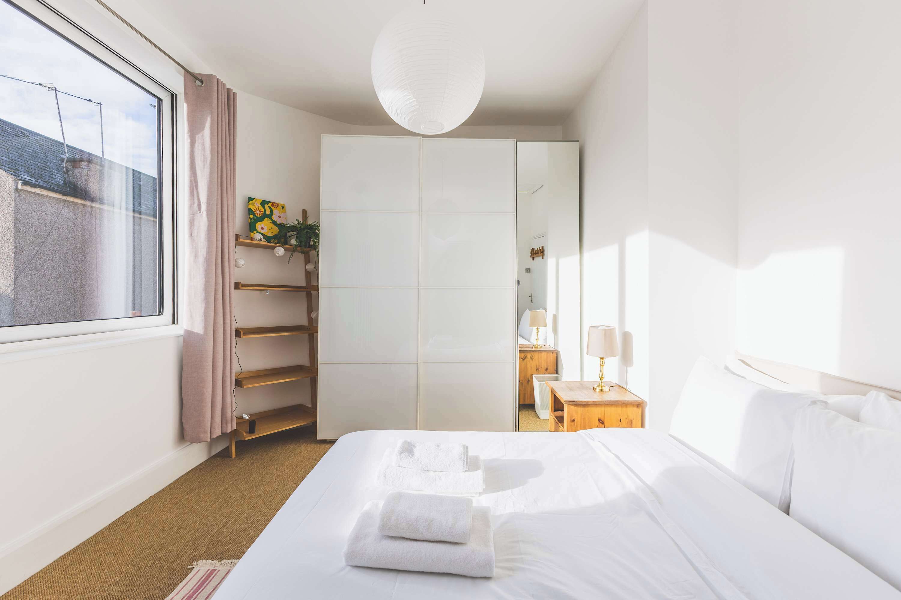 Iron/ironing board, internet, bed sheets