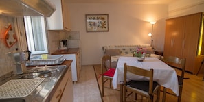 Fridge, stovetop, cookware/dishes/utensils - Zdenka / Zdenka 1 in Veli Lošinj (Veli Lošinj)
