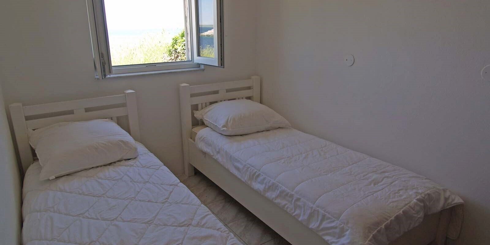 2 bedrooms, bed sheets