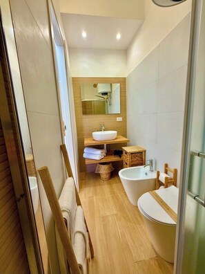 Shower, hair dryer, bidet, towels - Hotel*** Terraces By The Sea (Pozzallo)