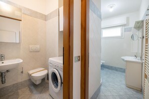 Hårtork och handdukar