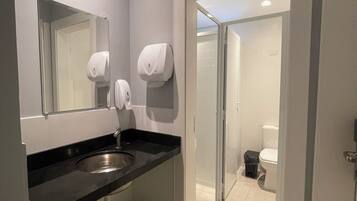 Quarto casal, vista para a cidade | Banheiro