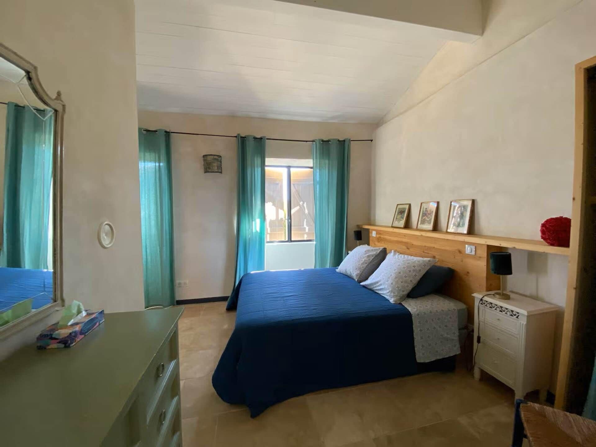 1 chambre, fer et planche à repasser, Wi-Fi gratuit, draps fournis