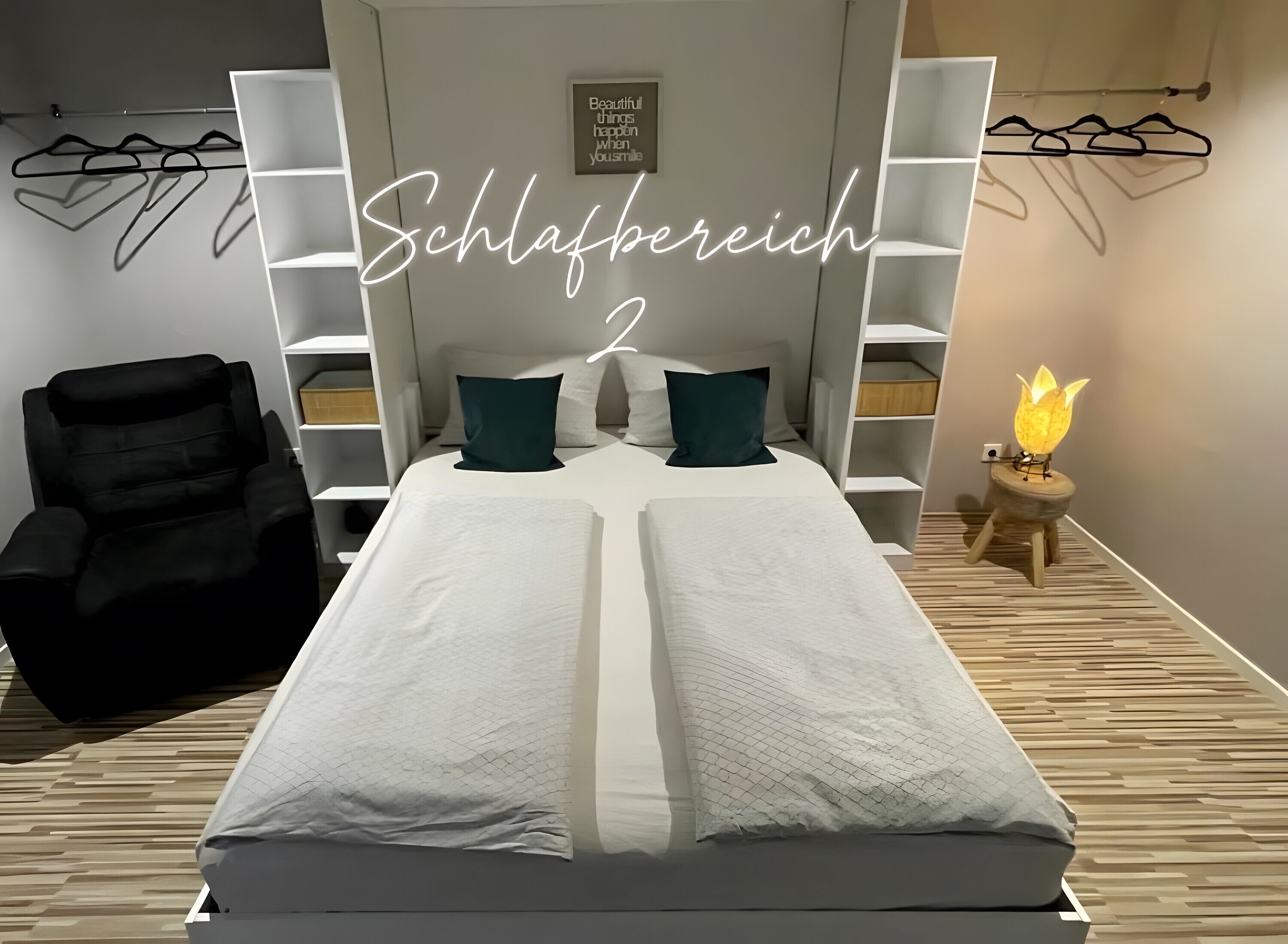 Tabla de planchar con plancha, wifi y ropa de cama 